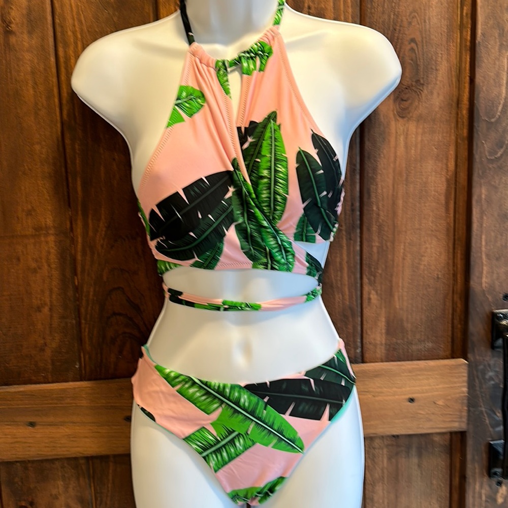 Women's halter wrap top bikini size Medium tropical leaf print